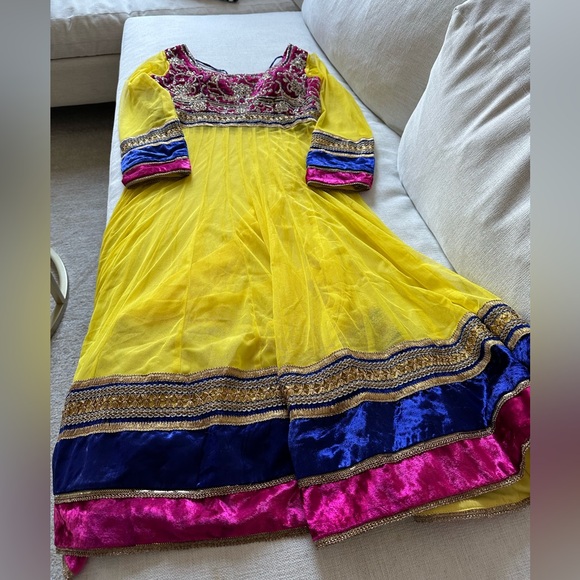 Indian Pakistani Yellow & Pink Lehenga - Picture 6 of 11